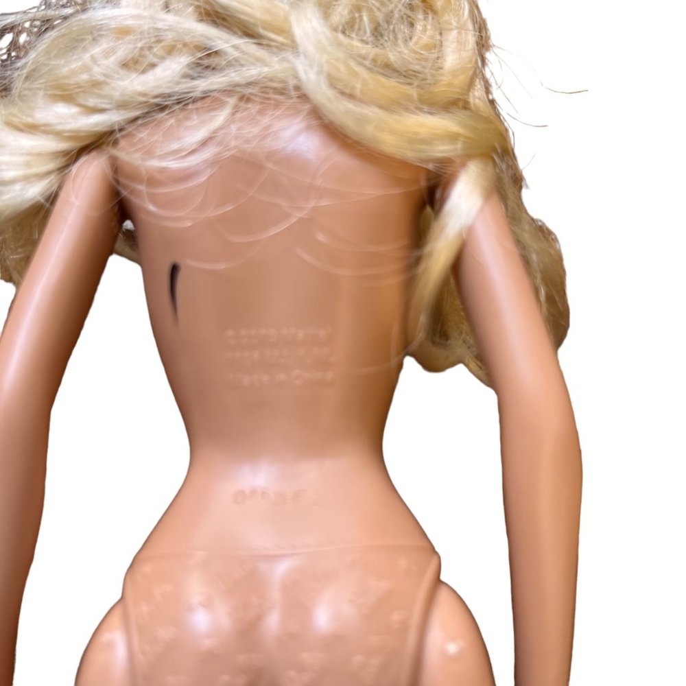 Barbie 2009 Blonde Blue Eyes Blue Eye Shadow Pink Lipstick VTG - Picture 6 of 6